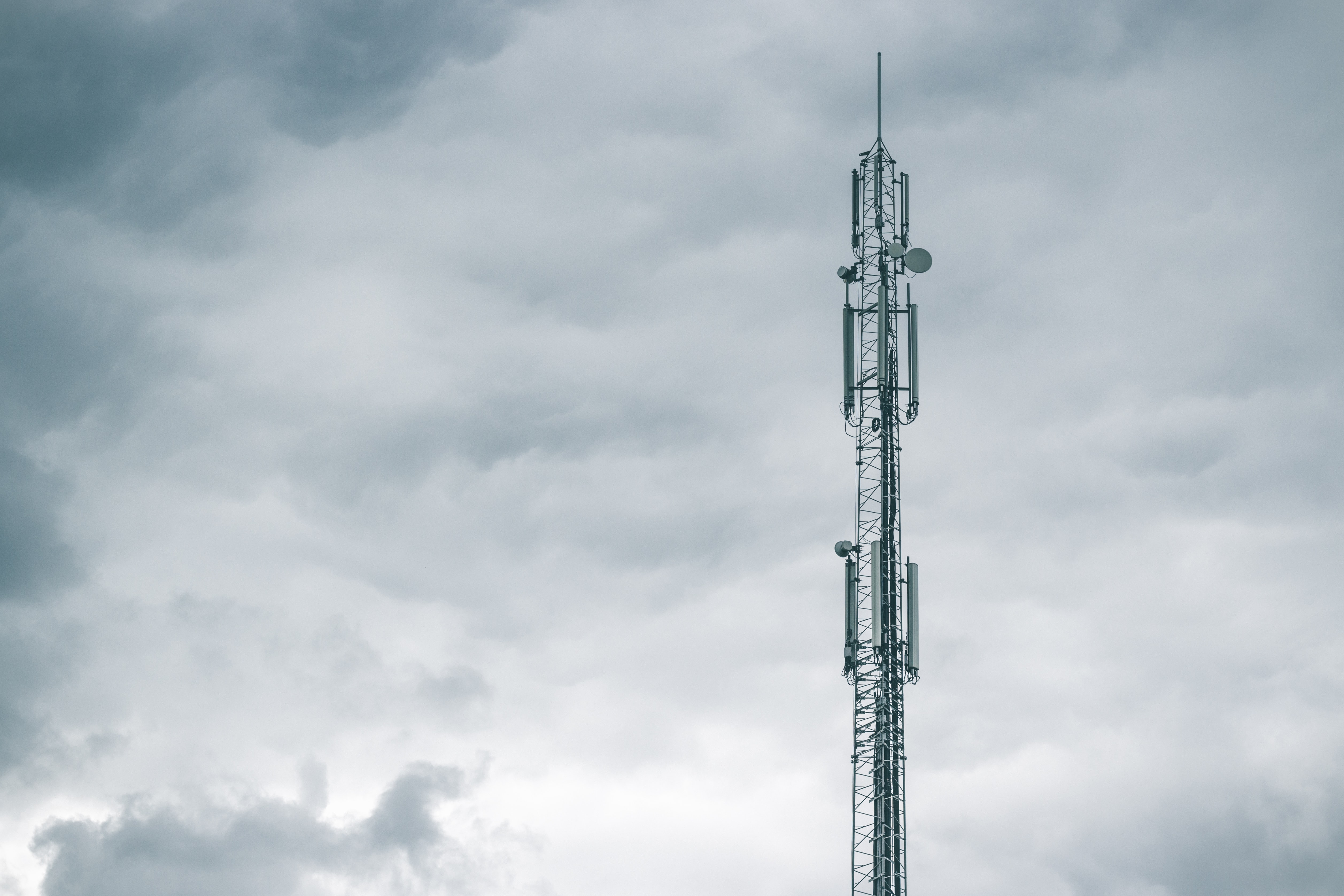 An image of an antenna tower.